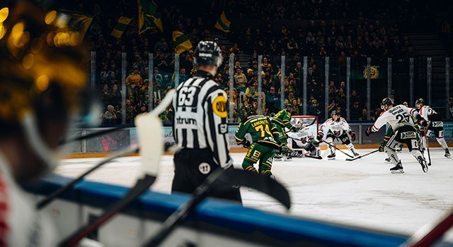 Ice Hockey Photography with Tommi Lindgren and SIGMA 70-200mm F2.8 DG DN | Sports